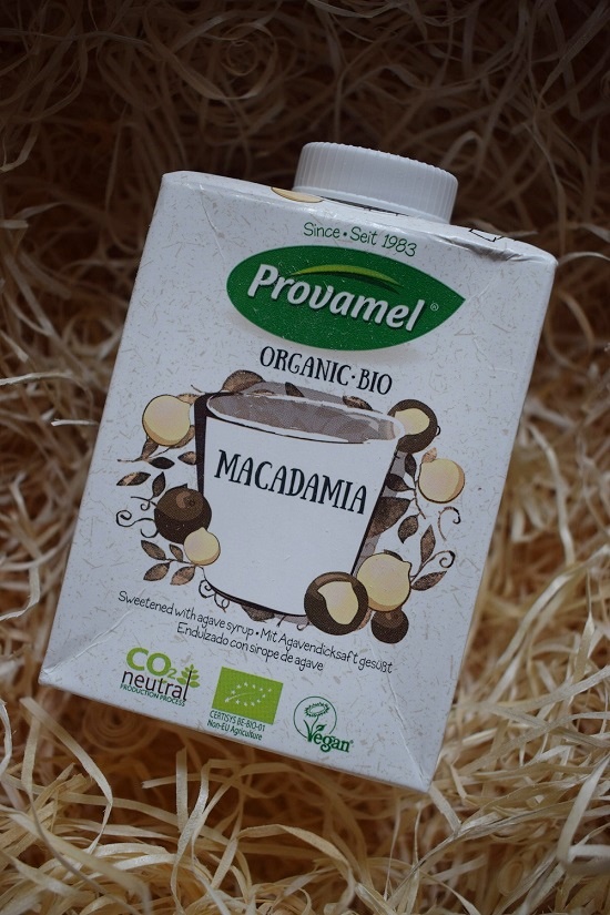 Brandnooz Genussbox Januar - Provamel Macadamia Drink Tetrapack
